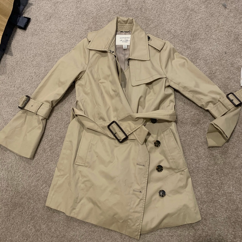 Banana republic trench coat NWT